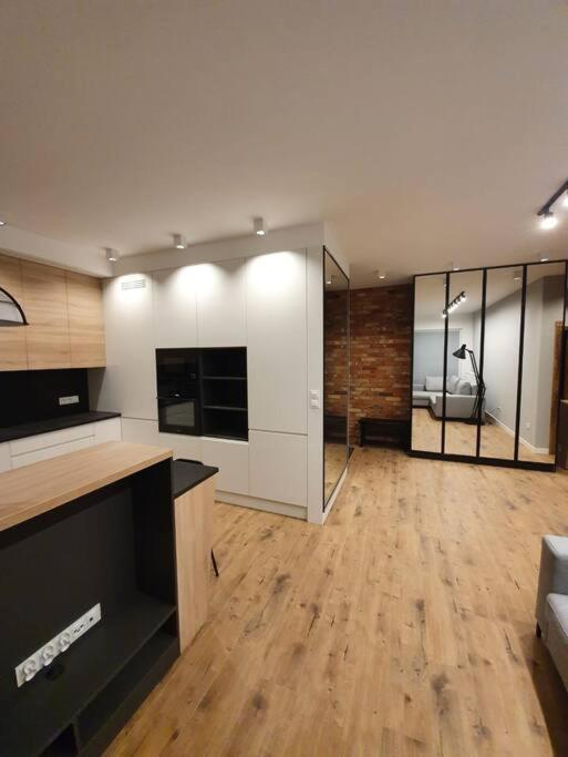 Vip Apart Bielany Przy Metrze Warschau Exterior foto